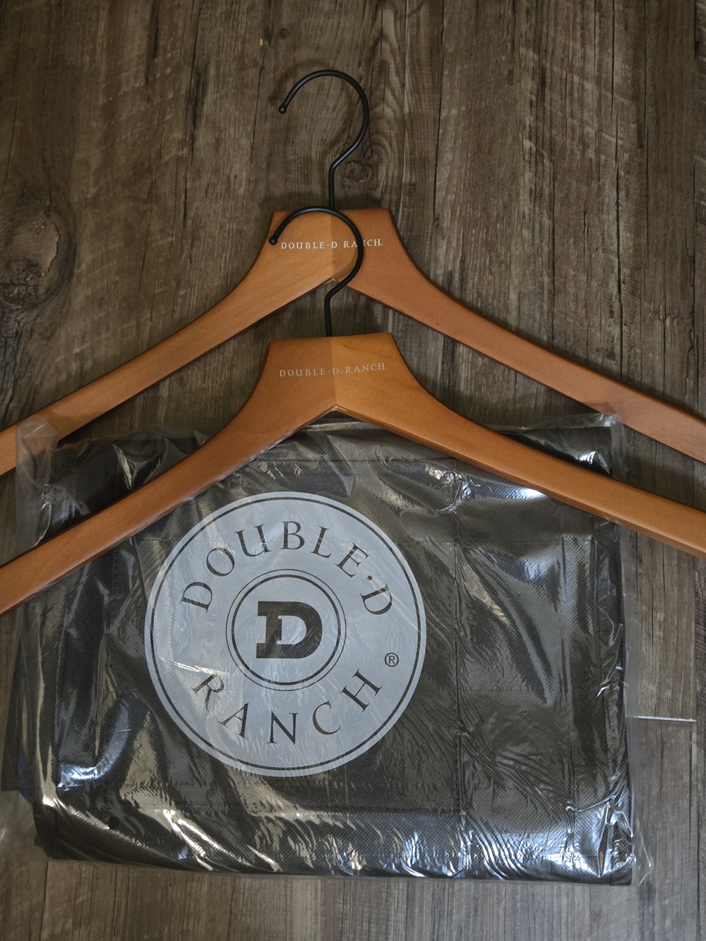 Double D Ranch Gift Set Of Official Wooden Hangers & Garment Bag